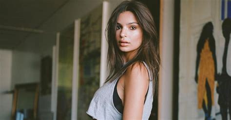 Emily Ratajkowski Cant Stop Showing Her Bare Booty: Pics